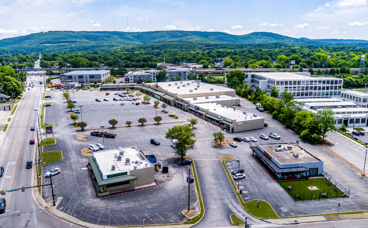 Pictures of Retail property located at 200 Oakwood Avenue Northeast, Huntsville, AL 35811 for lease - image #1