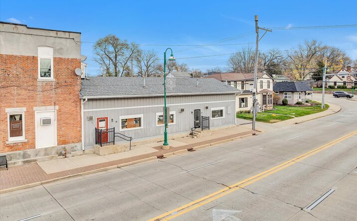 Pictures of Retail property located at 14 W Washington Street, Oswego, IL 60543 for lease - image #1