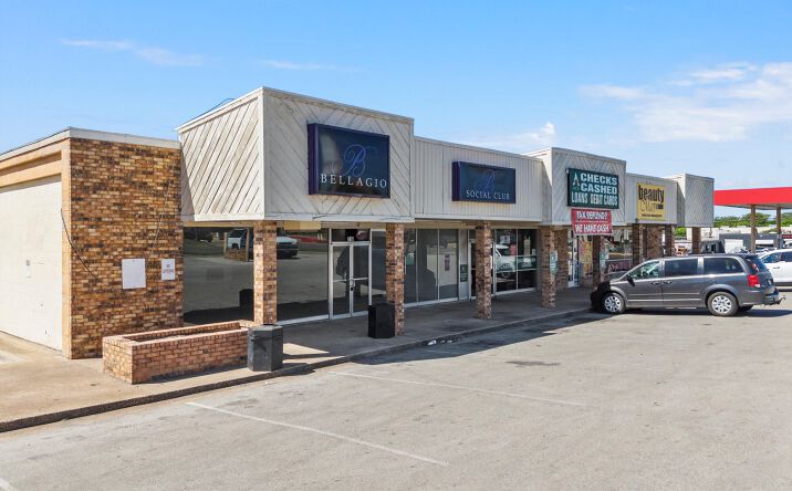 Pictures of Retail property located at 718 N Valley Mills Dr, Waco, TX 76710 for lease - image #1