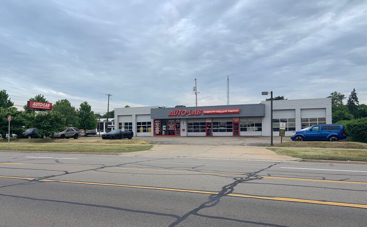 Pictures of Retail, Special Purpose property located at 2790 West Maple Road, Troy, MI 48084 for lease - image #1