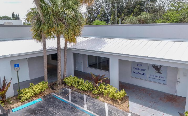 Pictures of Land property located at 2450 W Oakland Park Boulevard, Oakland Park, FL 33311 for lease - image #1