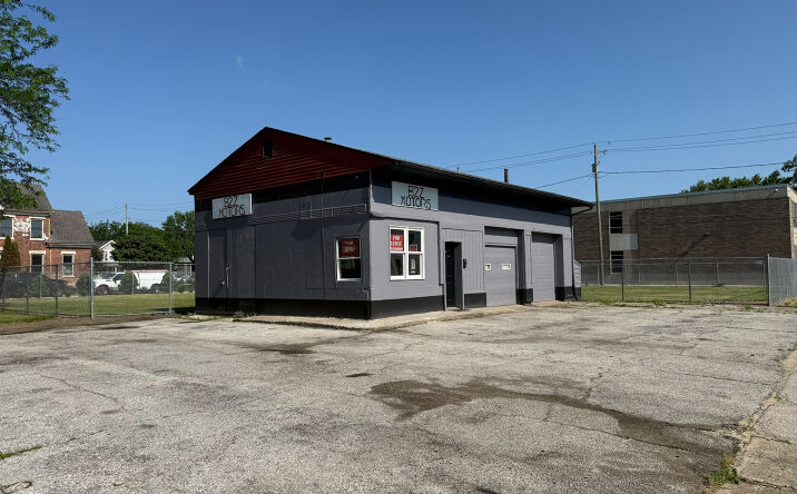 Pictures of Retail property located at 1502 W MAIN ST, FORT WAYNE, IN 46808 for lease - image #1