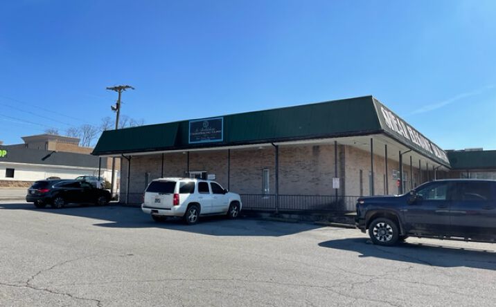Pictures of Office property located at 2121 Wilma Rudolph Boulevard, Clarksville, TN 37040 for lease - image #1