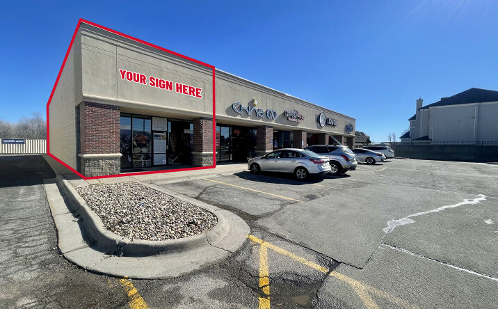 Pictures of Retail, Restaurant property located at 3700 N WOODLAWN BLVD, WICHITA, KS 67220-2221 for lease - image #1