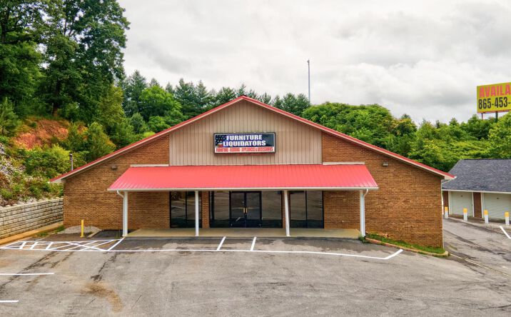 Pictures of Retail, Office property located at 2560 Winfield Dunn Pkwy, Kodak, TN 37764 for lease - image #1