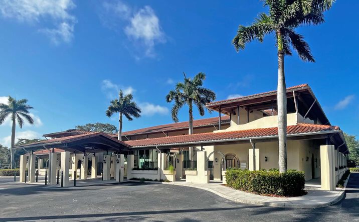 Pictures of Office property located at 4330 Tamiami Trail East, Naples, FL 34112 for lease - image #1