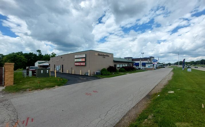 Pictures of Retail, Office, Restaurant property located at 1724 S Church St, Watertown, WI 53094 for lease - image #1