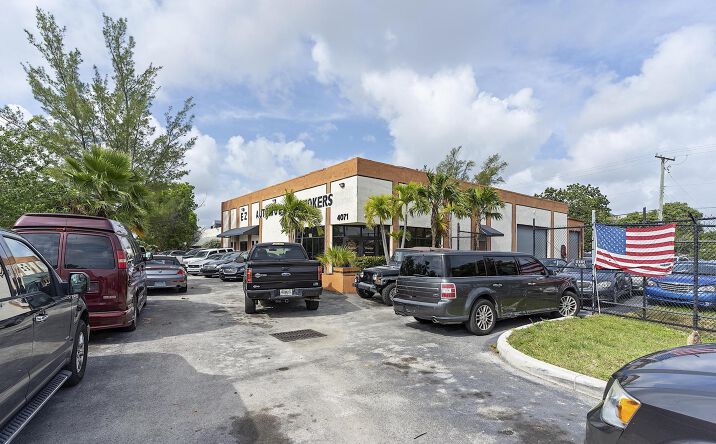 Pictures of Office property located at 4071 N Dixie Highway, Deerfield Beach, FL 33064 for lease - image #1