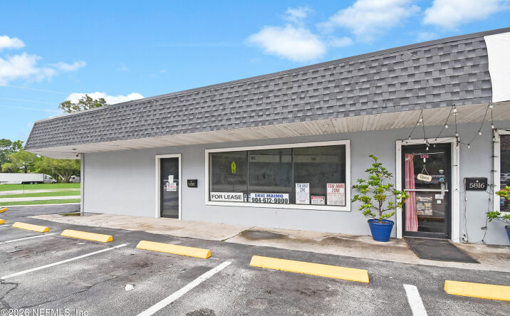 Pictures of Retail property located at 5818 ST AUGUSTINE Road, Jacksonville, FL 32207 for lease - image #1