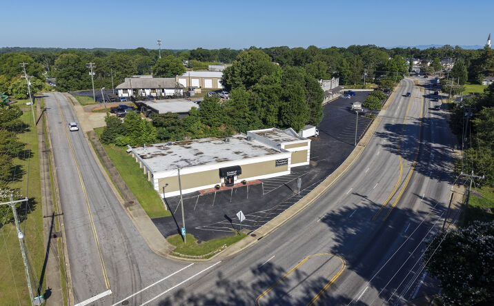 Pictures of Retail property located at 110 Mauldin Road, Greenville, SC 29605 for lease - image #1