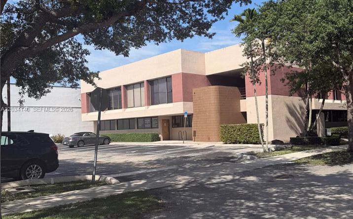 Pictures of Special Purpose, Office property located at 9245 SW 157th St #2 Exam Rms, Palmetto Bay, FL 33157 for lease - image #1
