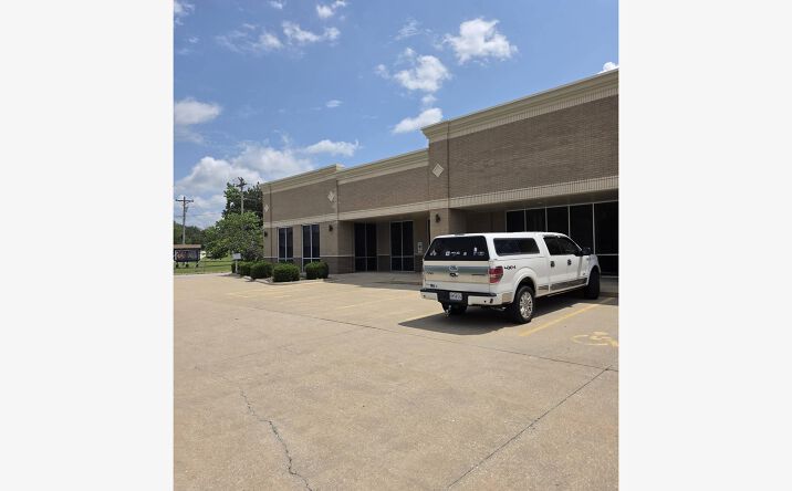 Pictures of Office, Special Purpose property located at 2 KIMBERLING BLVD, KIMBERLING CITY, MO 65686-9827 for lease - image #1