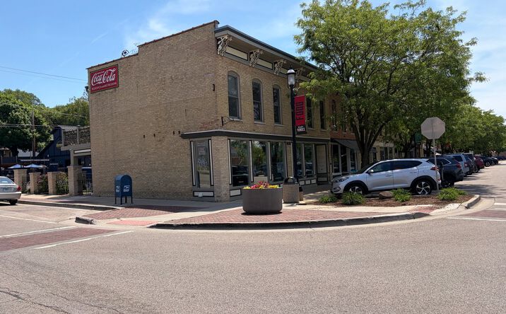 Pictures of Retail, Office property located at 324 North River Street, East Dundee, IL 60118 for lease - image #1