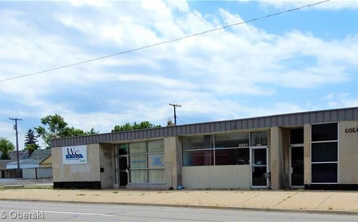 Pictures of Office property located at 12148 DIX TOLEDO RD, SOUTHGATE, MI 48195 for lease - image #1