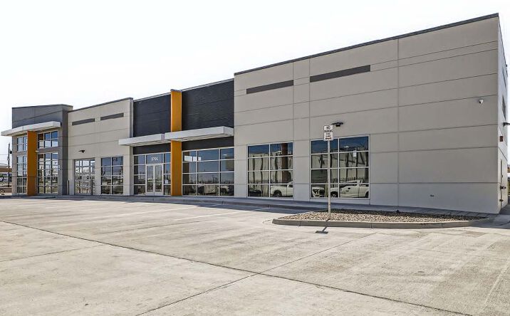 Pictures of Industrial property located at 2701 S Santa Fe Dr, Englewood, CO 80110 for lease - image #1