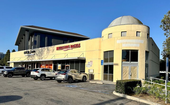 Pictures of Retail property located at 4678 Campus Drive, Newport Beach, CA 92660 for lease - image #1