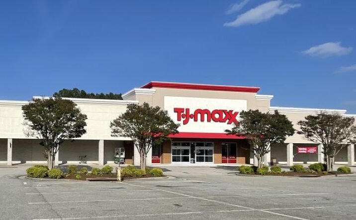 Pictures of Retail property located at 715 East Atlantic Street, South Hill, VA 23970 for lease - image #1