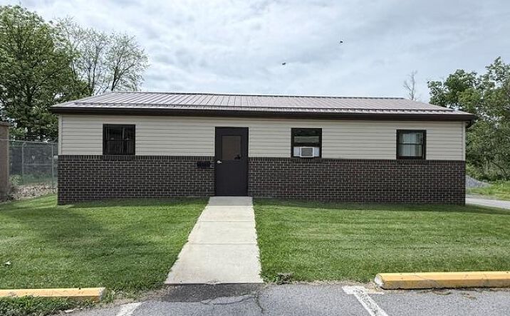 Pictures of Office property located at 719 E Oakmont Boulevard, Johnstown, PA 15904 for lease - image #1