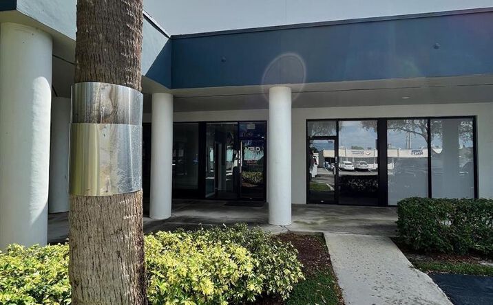 Pictures of Industrial, Office, Retail, Special Purpose property located at 4750 N Dixie Highway # 4, Oakland Park, FL 33334 for lease - image #1