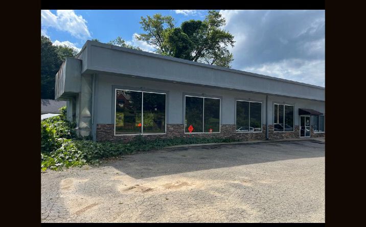 Pictures of Office property located at 538 Blue Ridge Drive, Mccaysville, GA 30555 for lease - image #1