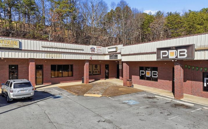 Pictures of Retail property located at 941 Maddox Drive, Ellijay, GA 30539 for lease - image #1