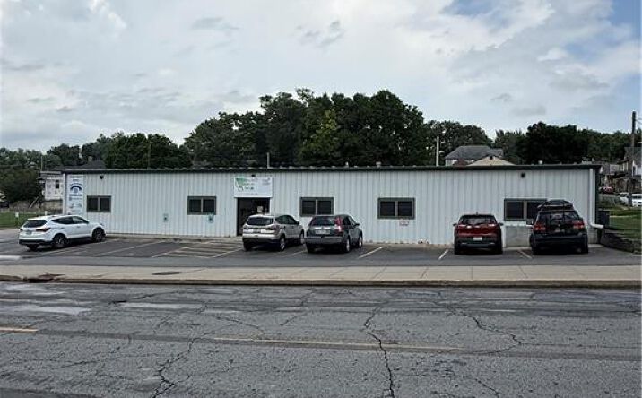 Pictures of Office property located at 1203 N 6th Street, St Joseph, MO 64501 for lease - image #1