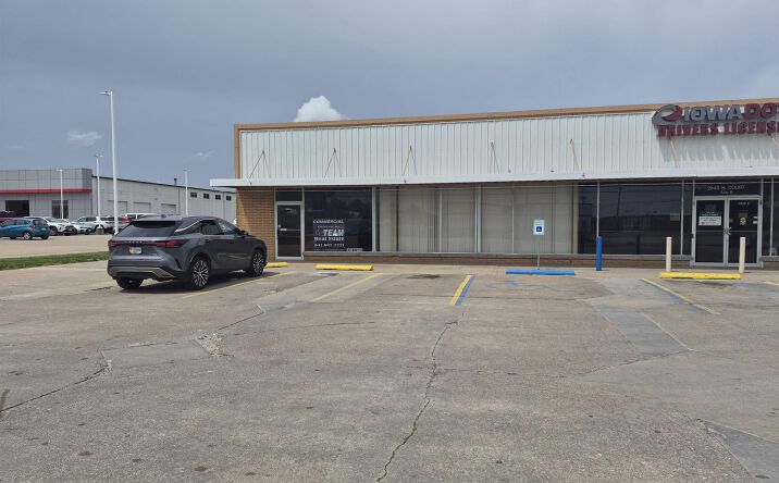 Pictures of Office, Industrial, Retail property located at 2849 N Court Street, Ottumwa, IA 52501 for lease - image #1