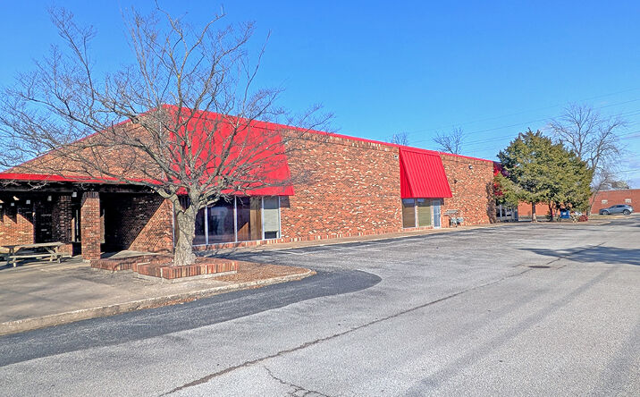 Pictures of Office property located at 2001 West Main Street, Carbondale, IL 62901 for lease - image #1