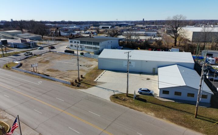 Pictures of Retail, Office, Industrial property located at 1860 North Fares Avenue, Evansville, IN 47711 for lease - image #1