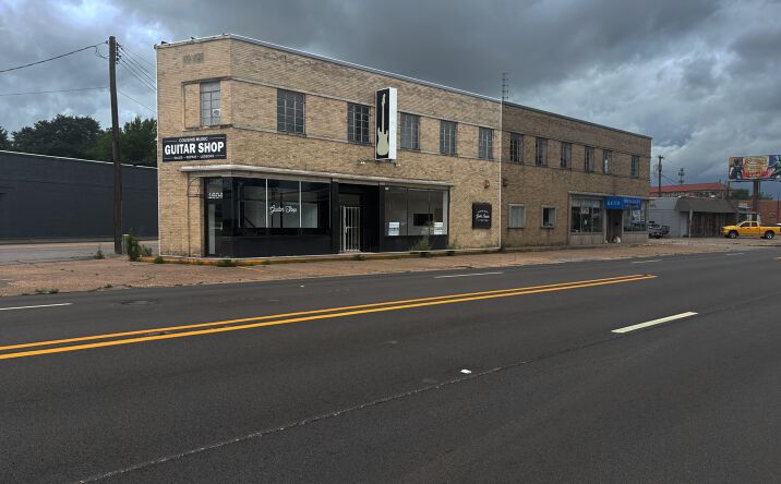 Pictures of Retail property located at 1604 Rogers Avenue, Fort Smith, AR 72901 for lease - image #1