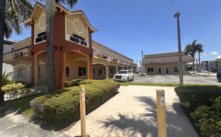Pictures of Retail, Office property located at 400 E HALLANDALE BEACH BLVD, HALLANDALE BEACH, FL 33009-5563 for lease - image #1