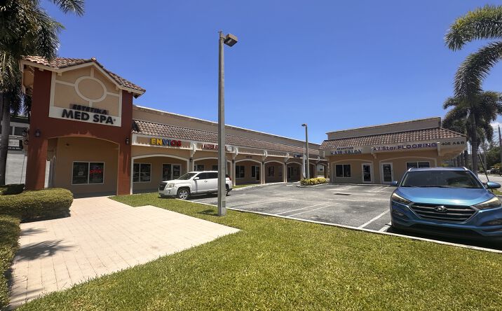 Pictures of Retail, Office property located at 400 E HALLANDALE BEACH BLVD, HALLANDALE BEACH, FL 33009-5563 for lease - image #1