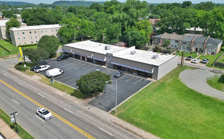 Pictures of Retail property located at 309 W Broadway St, North Little Rock, AR 72114 for lease - image #1