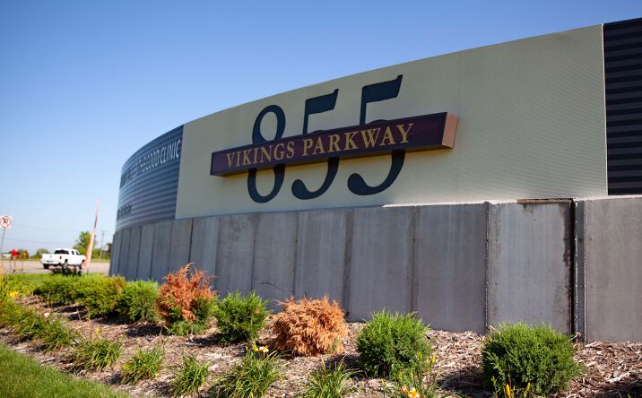 Pictures of Retail property located at 855 Vikings Pkwy, Eagan, MN 55121 for lease - image #1