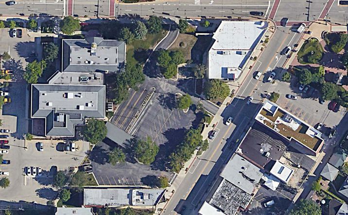 Pictures of Retail, Restaurant property located at 7952 Lincoln Ave, Skokie, IL 60077 for lease - image #1
