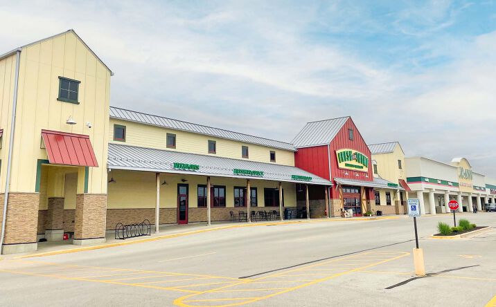 Pictures of Retail property located at 2700 S Oneida St, Ashwaubenon, WI 54304 for lease - image #1
