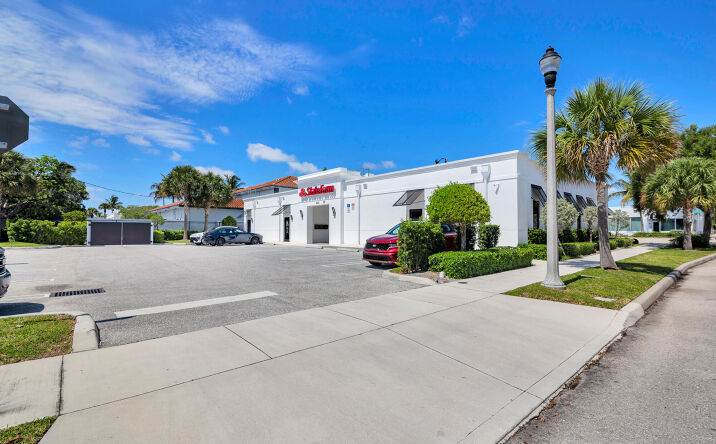 Pictures of Special Purpose property located at 6500 S Dixie Highway A, West Palm Beach, FL 33405 for lease - image #1