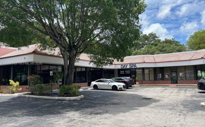 Pictures of Retail property located at 2745 W Hillsboro Blvd # 1, Deerfield Beach, FL 33442 for lease - image #1