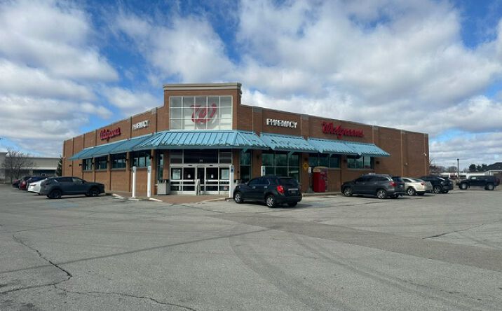 Pictures of Retail property located at 25 BILLS BLVD, MARTINSVILLE, IN 46151 for lease - image #1