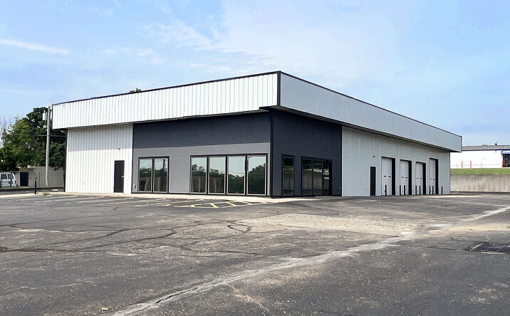 Pictures of Retail property located at 315 SW 32nd Ter, Topeka, KS 66611 for lease - image #1