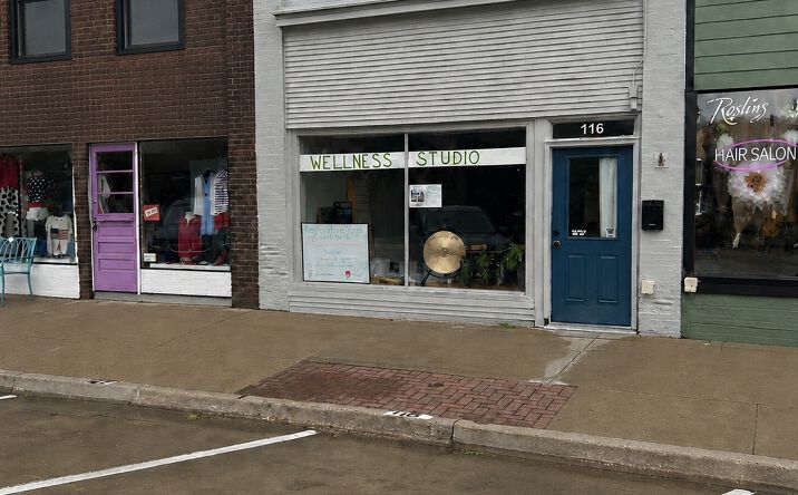 Pictures of Retail property located at 116 FIFTH ST, WEST DES MOINES, IA 50265-4716 for lease - image #1