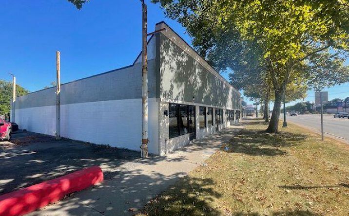Pictures of Retail, Office, Restaurant property located at 29920 FORD RD, Garden City, MI 48135 for lease - image #1