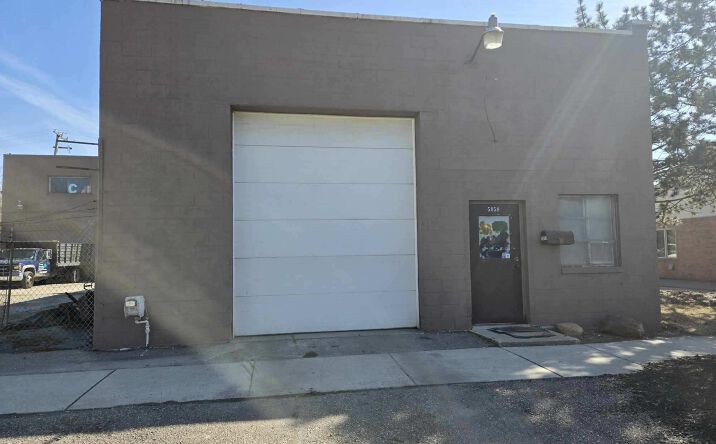 Pictures of Retail property located at 5058 LEAFDALE BLVD, Royal Oak, MI 48073 for lease - image #1