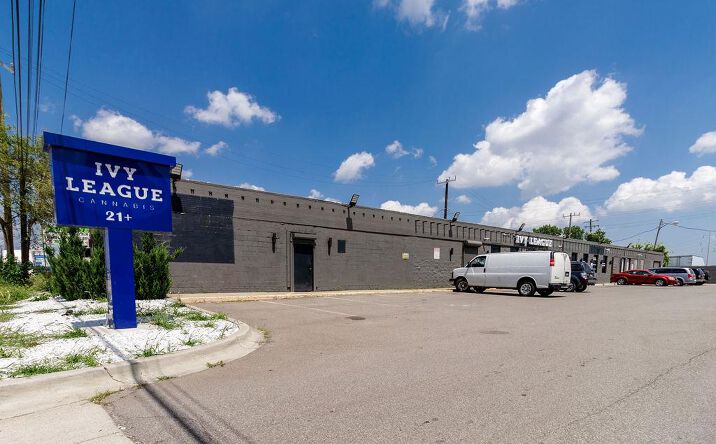 Pictures of Restaurant, Retail property located at 465 S Schaefer Highway, Detroit, MI 48217 for lease - image #1