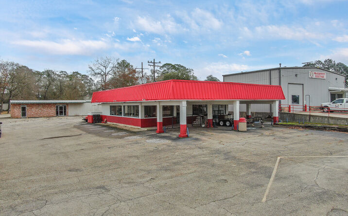 Pictures of Retail, Office, Restaurant property located at 1612 N FRAZIER ST, CONROE, TX 77301 for lease - image #1