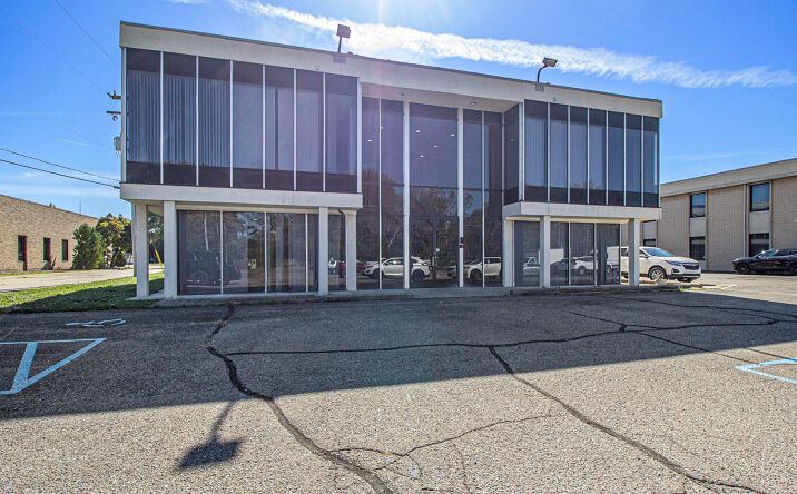 Pictures of Office property located at 17220 W TWELVE MILE Road 210, Southfield, MI 48076 for lease - image #1