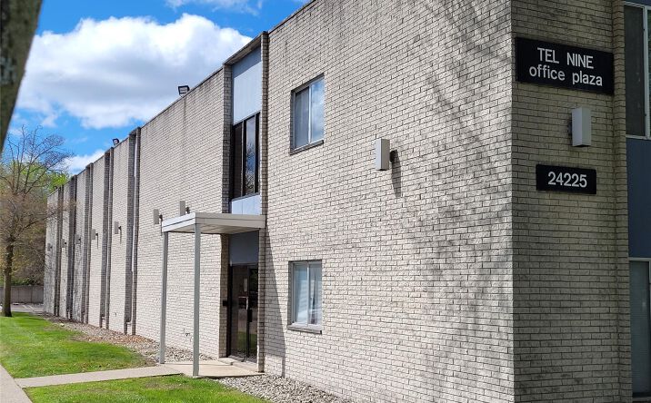 Pictures of Office property located at 24225 W 9 MILE Road W 220, Southfield, MI 48033 for lease - image #1