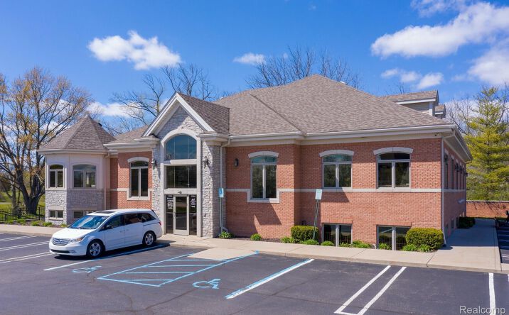 Pictures of Office property located at 37500 W SEVEN MILE Road Ste B, Livonia, MI 48152 for lease - image #1