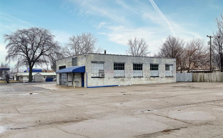 Pictures of Retail property located at 14239 TELEGRAPH Road, Taylor, MI 48180 for lease - image #1