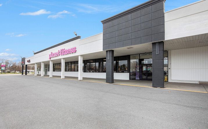 Pictures of Retail property located at 2055-2323 GRATIOT Boulevard Suite Q, Marysville, MI 48040 for lease - image #1